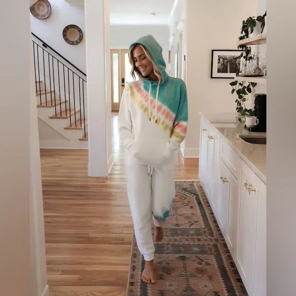 Limited Edition Kristin Cavallari x Feat Blanket Hoodie in Tie Dye RetroStripe - Picture 15 of 17